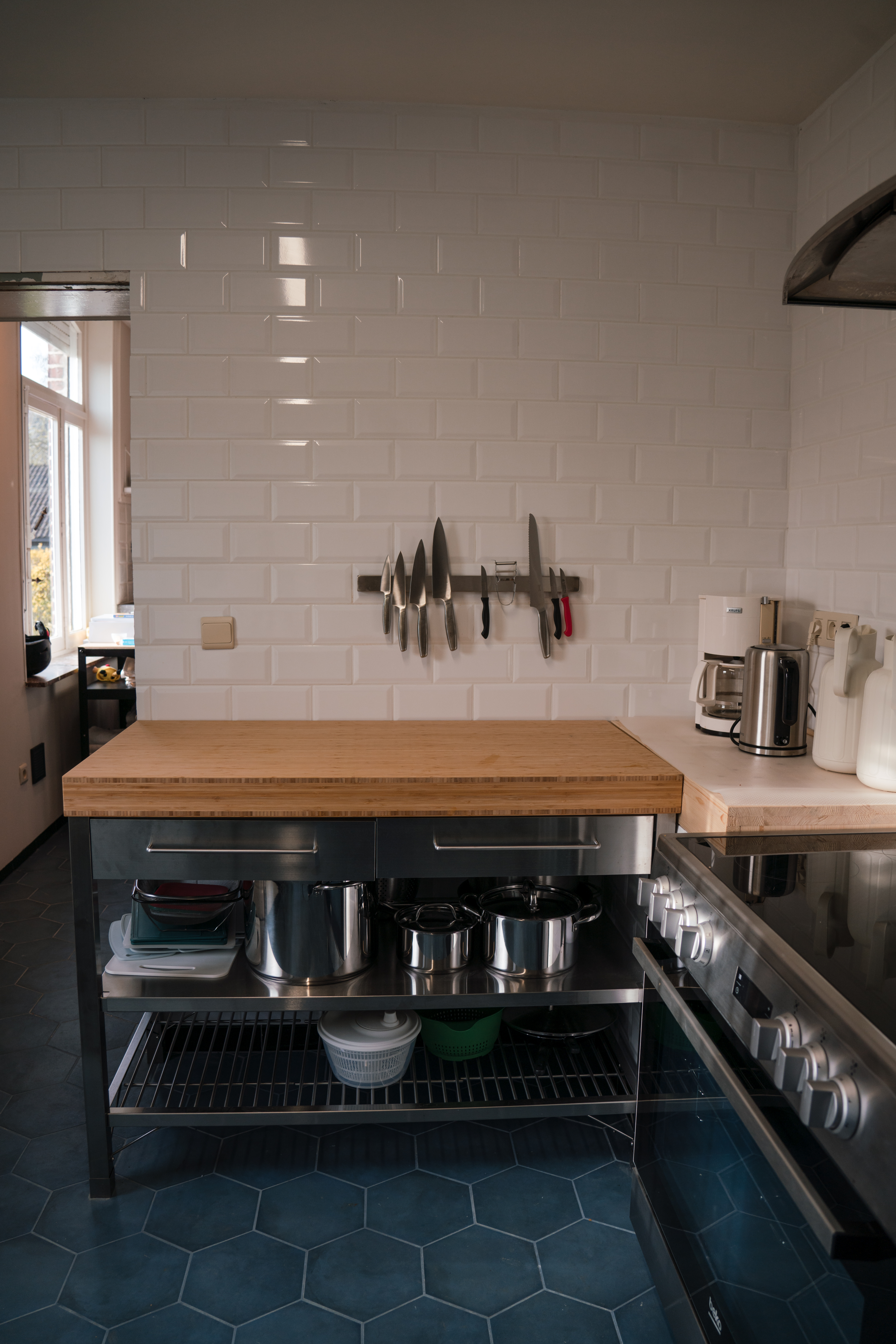 Ruime keuken met veel werkblad